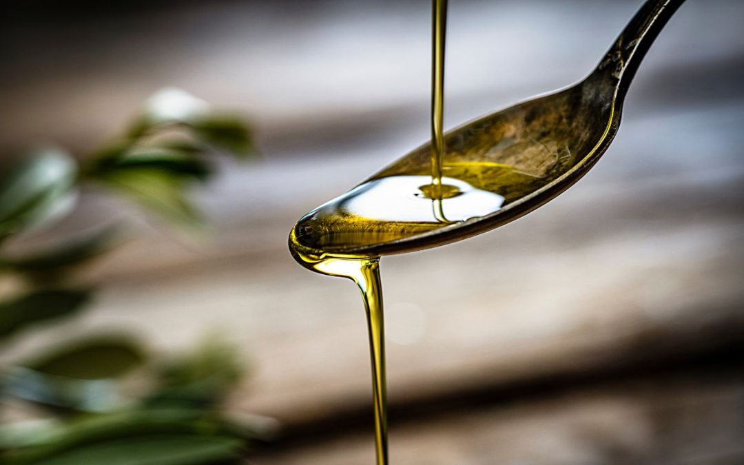 ¿Qué componentes del aceite de oliva son responsables de sus efectos beneficiosos para la salud?